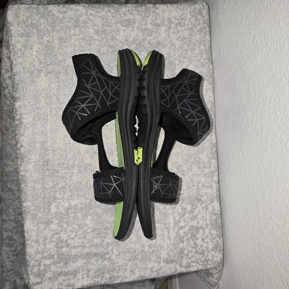 Teva Black and Green Tidepool Sport Kids Sandal Size 1